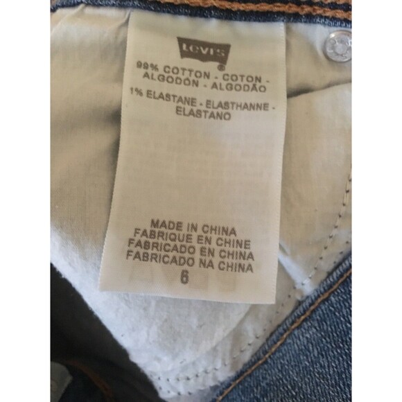 Levi's 515 Women's Size 6 Blue Denim Bermuda Cuffed Jean Shorts with Pockets - Picture 11 of 11